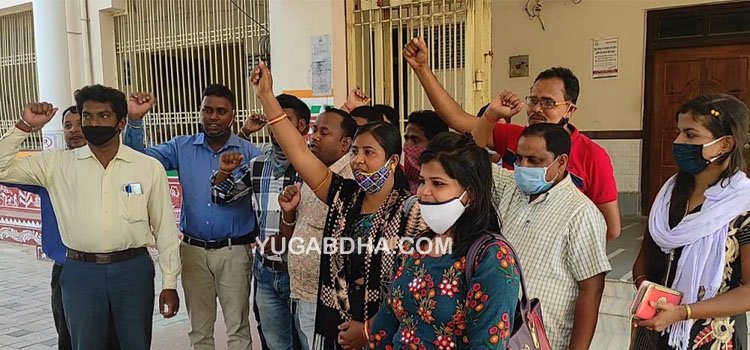 ଆଇ.ସି.ଟି. ବିଦ୍ୟାଳୟ ସଂଯୋଜକ ସଙ୍ଘ ପକ୍ଷରୁ ପୁନଃନିଯୁକ୍ତି ଦାବିରେ ଏଡିଏମଙ୍କୁ ଦାବିପତ୍ର