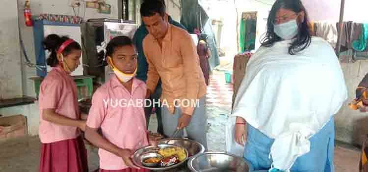 ପାରଳା ନବଜୀବନ ଅନାଥ ଶିଶୁ ଓ ବୃଦ୍ଧାଙ୍କୁ ଖାଦ୍ୟ ବଣ୍ଟନ