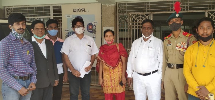 ଜିଲ୍ଲାପାଳଙ୍କୁ ଦାବୀ ପତ୍ର ପ୍ରଦାନ