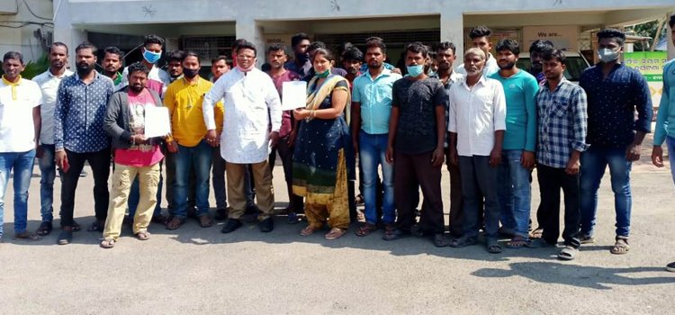 ଘରବାରି ପଟ୍ଟା ଯୋଗାଇଦେବା ଦାବୀ ନେଇ ଜିଲ୍ଲାପାଳଙ୍କ ଦ୍ୱାରସ୍ଥ ହେଲେ ଆର୍ଯ୍ୟପଲ୍ଲୀର ବାସିନ୍ଦା