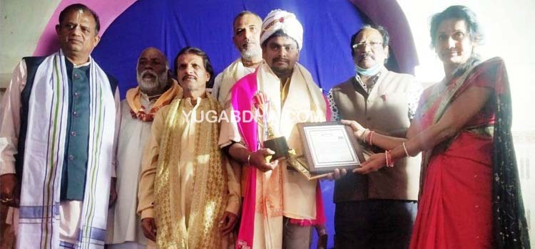 ଜାତୀୟସ୍ତରରେ ପୁରସ୍କୃତ କଣ୍ଠଶିଳ୍ପୀ କୁନା ବାବୁଙ୍କୁ ଭବ୍ୟ ସମ୍ବର୍ଦ୍ଧନା
