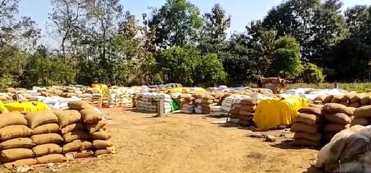 ଧାନ ମଣ୍ଡି ରେ ଅବ୍ୟବସ୍ଥା ନେଇ କଳାହାଣ୍ଡି ବିଜେପି ର ମଣ୍ଡି ଘେରାଉ ଅଭିଯାନ