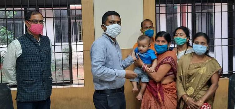 ସୁନ୍ଦରଗଡ ଦମ୍ପତି ଗଜପତିରୁ ପୌଷ୍ୟ ସନ୍ତାନ ଗ୍ରହଣ କଲେ ।