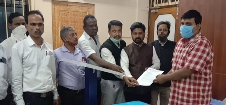ଅଧିଭକ୍ତାମାନଙ୍କ ପାଇଁ ପରିବାର ସ୍ୱାସ୍ଥ୍ୟବୀମା ଯୋଜନା ପ୍ରଣୟନ କରିବାକୁ କେନ୍ଦ୍ର ଆଇନମନ୍ତ୍ରୀଙ୍କୁ ଓଡିଶା ଅଧିଭକ୍ତା ପରିଷଦ ପକ୍ଷରୁ ଦାବିପତ୍ର