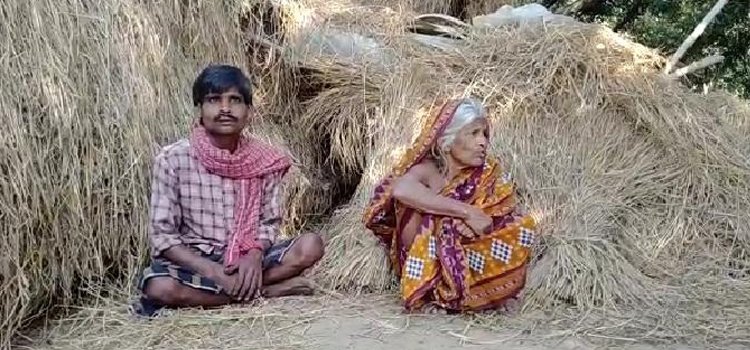 ନିରୀହ ମା ଏବଂ ପୁତ୍ର ର କରୁଣ କାହାଣୀ ପାଳ ଗଦା ତଳେ ବିତୁଛି ଜୀବନ