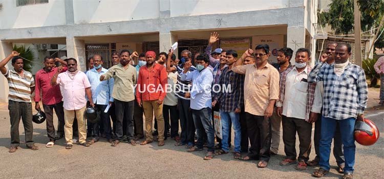 ଶ୍ରମିକମାନଙ୍କୁ କାମ ଯୋଗଇଦେବା ଦାବୀ ନେଇ ଅତିରିକ୍ତ ଜିଲ୍ଲାପାଳଙ୍କୁ ଭେଟିଲେ ପ୍ରତିନିଧି ଦଳ