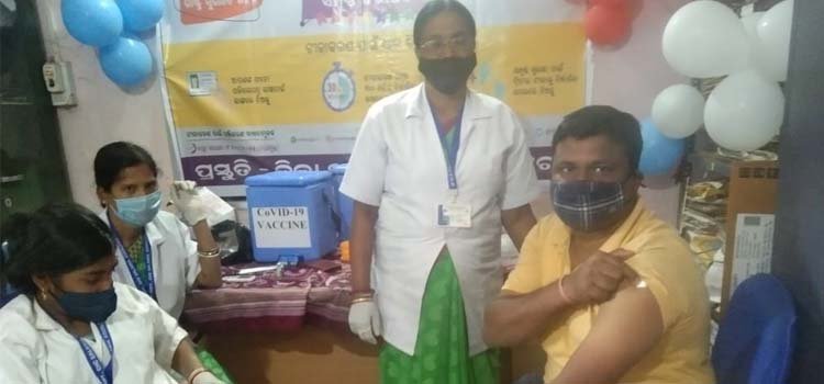 ହାଟଡିହି ବ୍ଲକରେ କୋଭିଡ ଟୀକାକରଣ କାର୍ଯ୍ୟକ୍ରମ