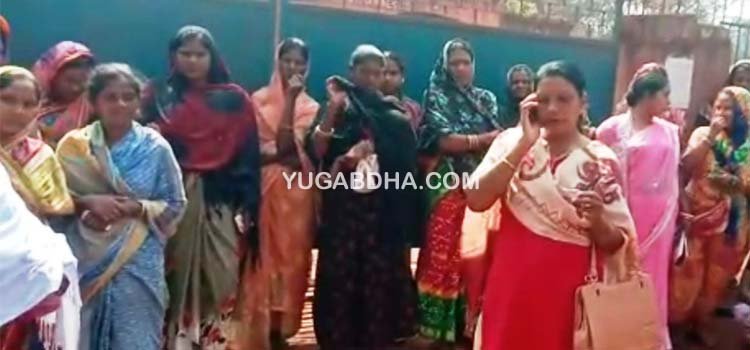 ଜଳ ପାଇଁ ସରପଂଚକୁ ଘେରିଲେ ଗ୍ରାମବାସୀ