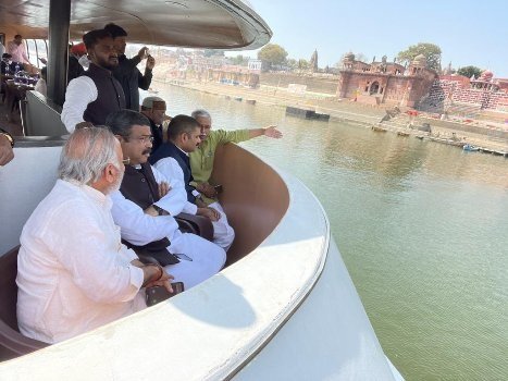 ଗଙ୍ଗାରେ ପ୍ରଦୂଷଣକୁ ହ୍ରାସ କରିବ ସିଏନଜି ଚାଳିତ ଡଙ୍ଗା