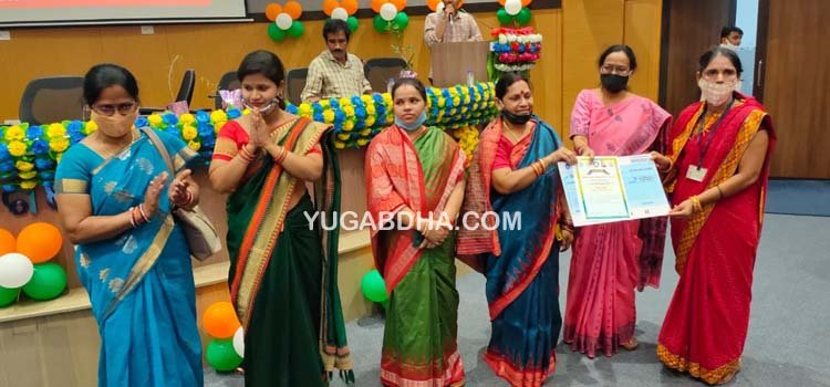 ଜିଲ୍ଲା ସ୍ତରୀୟ ଅନ୍ତର୍ଜାତୀୟ ମହିଳା ଦିବସରେ ଅଙ୍ଗାନାବାଡ଼ି କର୍ମି ବବିତା ପଣ୍ଡା ସମ୍ମାନିତ