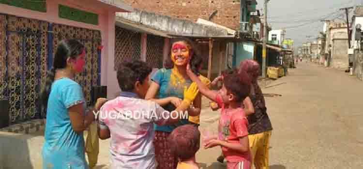 କରୋନା ପାଇଁ ଘରେ ଘରେ ନିରାଡ଼ମ୍ବର ସହ ହୋଲି ପାଳିତ