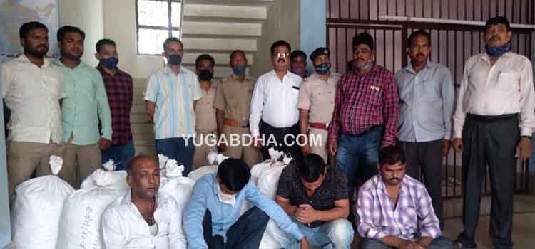 ବସ ଭିତରୁ ବିପୁଳ ପରିମାଣର ଗଞ୍ଜେଇ ଜବତ