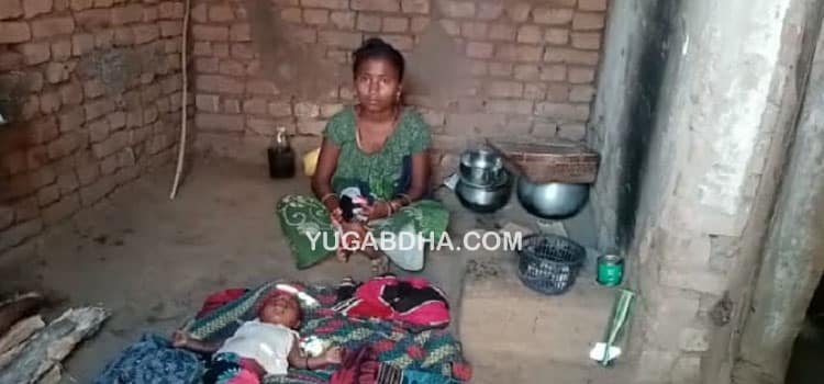 ମହୁରୀ ଯୋଗାଉଛି ଆହାର