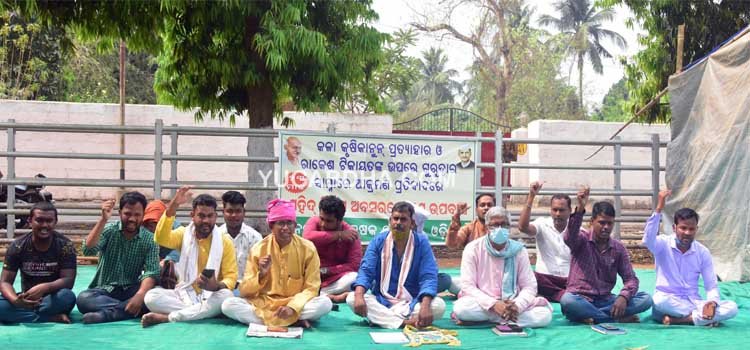 ଶହୀଦ ଦିବସ ପାଳନ ଅବସରରେ କଳାକାନୁନ ପ୍ରତ୍ୟାହାର ଓ ଚାଷୀନେତା ରାକେଶ ଟିକାୟତଙ୍କ ଉପରେ ଗୁରୁଦ୍ୱାର ସାମ୍ନାରେ ଆକ୍ରମଣ ପ୍ରତିବାଦରେ ଗଣଉପବାସ