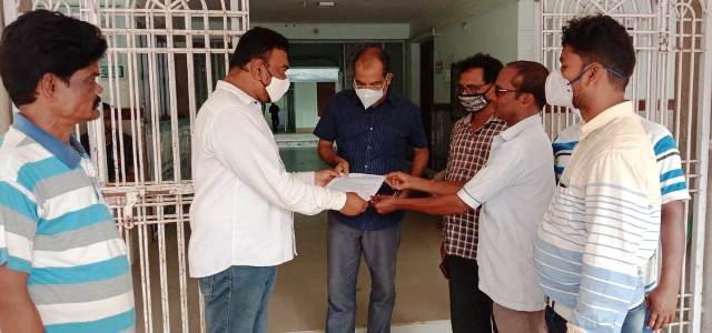 ବିଦ୍ୟୁତ୍ ବୋର୍ଡର ଘରୋଇକରଣ ବନ୍ଦ ଦାବିରେ ଏଆଇଟିୟୁସିର ଦାବିପତ୍ର ପ୍ରଦାନ