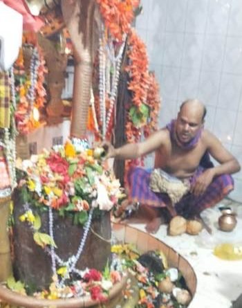 କଡା କୋଭିଡ କଟକଣା ମଧ୍ୟରେ ମହାଦେବଙ୍କୁ ଦର୍ଶନ କଲେ ଭକ୍ତ