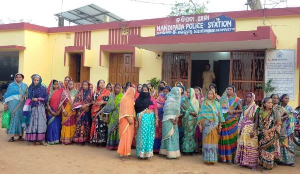 ମହିଳାଙ୍କୁ ଜାତିଆଣା ଆକ୍ଷେପକୁ ନେଇ ଥାନା ଘେରିଲେ ମହିଳା