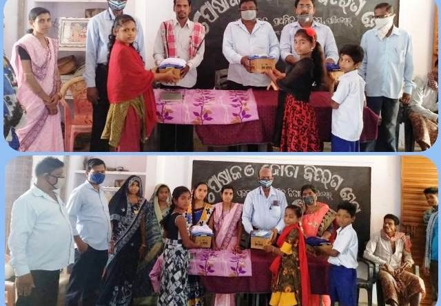 ୧୪୮ ଛାତ୍ରଛାତ୍ରୀଙ୍କୁ ବଣ୍ଟାଗଲା ପୋଷାକ ଓ ଜୋତା