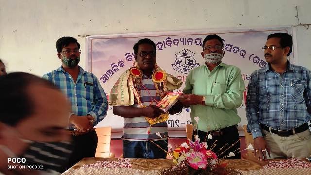 ଅଧ୍ୟାପକଙ୍କୁ ଅବସରକାଳୀନ ସମ୍ବର୍ଦ୍ଧନା
