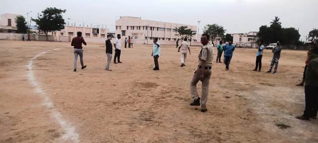 କୋଭିଡ ନିୟମ କଡାକଡି : ଛତ୍ରପୁରରେ ପ୍ରଶାସନିକ ଅଧିକାରୀଙ୍କ ସହର ପରିକ୍ରମା