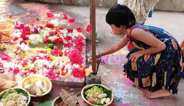 ଗାଁ ଗଣ୍ଡାରେ ସଧବା ମହିଳାଙ୍କ ପନ୍ଥେଇ ପୂଜା
