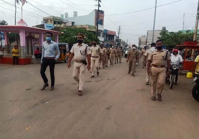 କୋଭିଡ ନୀୟମ ପାଳନ ନିମନ୍ତେ ପୋଲିସର ସଚେତନତା ଫ୍ଲାଗ୍ ମାର୍ଚ୍ଚ