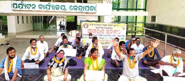 ଗଦାଧର ଗୈାସ୍ୱାମୀ ପୀଠରେ ଯାତ୍ରୀ ନିବାସ ନିର୍ମାଣ ଦାବିରେ ଆମରଣ ଅନଶନ