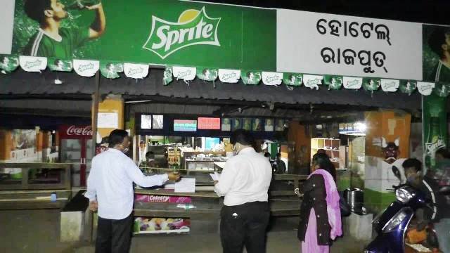 କୋଭିଡ୍ ନିୟମ ଉଲଂଘନ: ସିଲ୍ ହେଲା ଲୁହାଗୁଡି ରାଜପୁତ ଢାବା