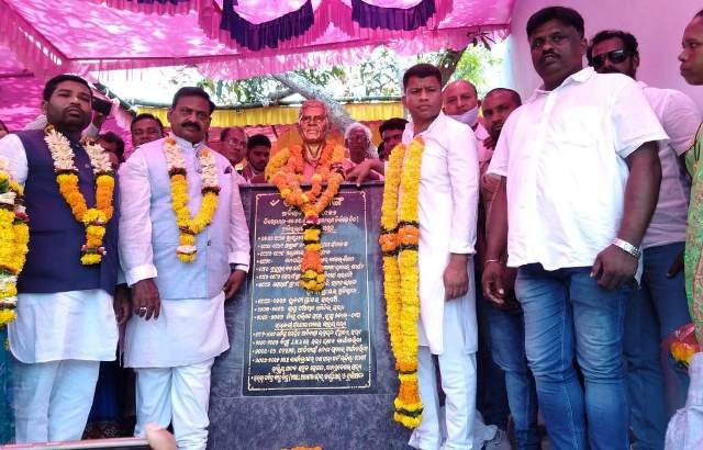 ବରିଷ୍ଠ କଂଗ୍ରେସ ନେତା ଗୁଞ୍ଜୁ ଗମାଙ୍ଗଙ୍କ ପ୍ରତିମୂର୍ତ୍ତି ଉନ୍ମୋଚିତ