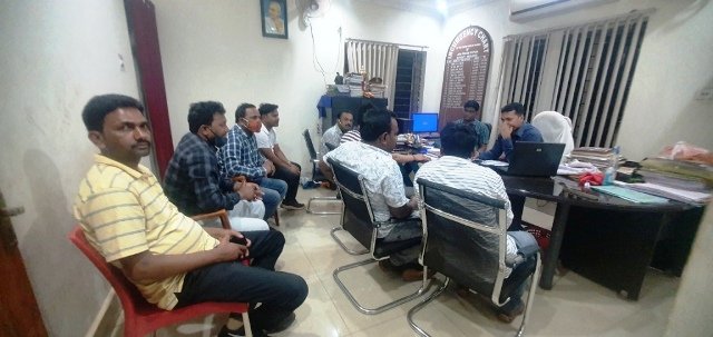 ତେଜୁଛି ବିବାଦ : ଦୁଇ ଟ୍ରକ ମାଲିକ ମଧ୍ୟରେ ଚାଲିଛି ଶୀତଳ ଯୁଦ୍ଧ