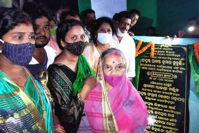 ନାଉଗାଁରେ ବାଉଁଶଯୋର ଏବଂ ତାରଶାଖା ନାଳର ଉନ୍ନତିକରଣ କାର୍ଯ୍ୟର ଭିତିପ୍ରସ୍ତର ସ୍ଥାପନ