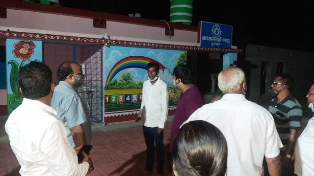 ସୈାନ୍ଦର୍ଯ୍ୟକରଣ ହୋଇଥିବା ଦୁତିଆଳ ଉଚ୍ଚପ୍ରାଥମିକ ସ୍କୁଲ ପରିଦର୍ଶନ କଲେ ଜିଲ୍ଲାପାଳ