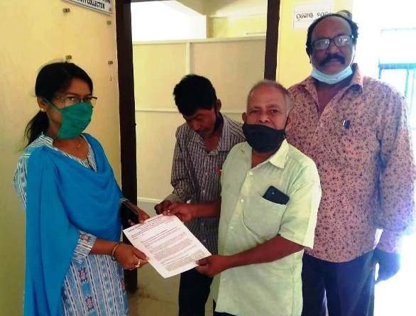 ଅବସର ପ୍ରାପ୍ତ କର୍ମଚାରୀଙ୍କ ତରଫରୁ ମୁଖ୍ୟମନ୍ତ୍ରୀଙ୍କ ଉଦେଶ୍ୟରେ ସ୍ମାରକ ପତ୍ର ପ୍ରଦାନ