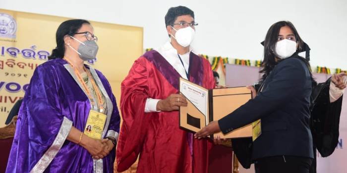 ଉତ୍କଳ ବିଶ୍ୱବିଦ୍ୟାଳୟର ୫୦ତମ ସମାବର୍ତ୍ତନ ଉତ୍ôସବରେ ଡଃ ବିଦିଶା ପଣ୍ଡାଙ୍କୁ ସ୍ୱର୍ଣ୍ଣ ପଦକ