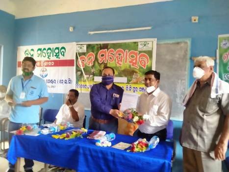 ବି.ଡ଼ି.ପୁର ଚନ୍ଦ୍ରଶେଖର ଆଂଚଳିକ ବାଳିକା ଉଚ୍ଚବିଦ୍ୟାଳୟରେ ୭୨ତମ ବନମହୋସôବ