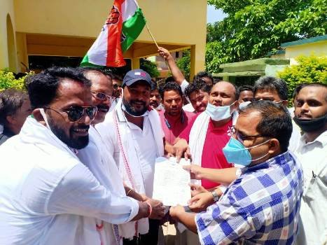 କଂଗ୍ରେସ ପକ୍ଷରୁ ତୈଳ ଦର ବୃଦ୍ଧିର ପ୍ରତିବାଦରେ ରାଷ୍ଟ୍ରପତିଙ୍କ ଉଦ୍ଦେଶ୍ୟରେ ସ୍ଵରାଙ୍କ ପତ୍ର