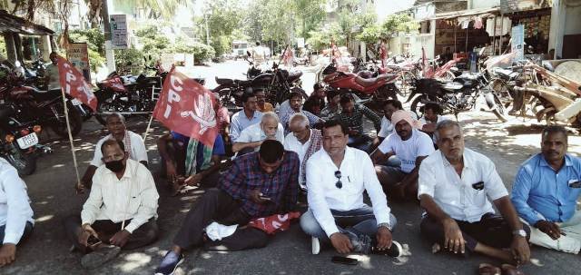 ତୈଳଦର , ରନ୍ଧନ ଗ୍ୟାସ ଓ ଖାଦ୍ୟ ସାମଗ୍ରୀର ଅହେତୁକ ବୃଦ୍ଧି ପ୍ରତିବାଦରେ ସାନଖେମୁଣ୍ଡିରେ କଂଗ୍ରେସର ବିକ୍ଷୋଭ ପ୍ରଦର୍ଶନ