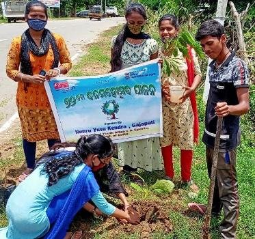 ବିଭିନ୍ନ ସ୍ଥାନରେ ଚାରାରୋପଣ ଓ ସଫେଇ କାର୍ଯ୍ୟକ୍ରମ