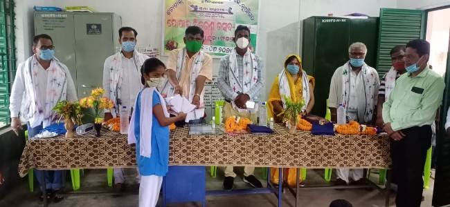 କେ. ନୂଆଁଗଡ ନୋଡାଲ୍ ଉଚ୍ଚ ପ୍ରାଥମିକ ବିଦ୍ୟାଳୟରେ ପୋଷାକ ବିତରଣ ଉତ୍ସବ