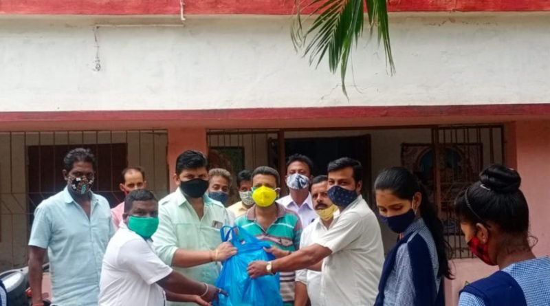 ମୋବାରକପୁର ସ୍କୁଲ ଠାରେ ମାସ୍କ ବଣ୍ଟନ