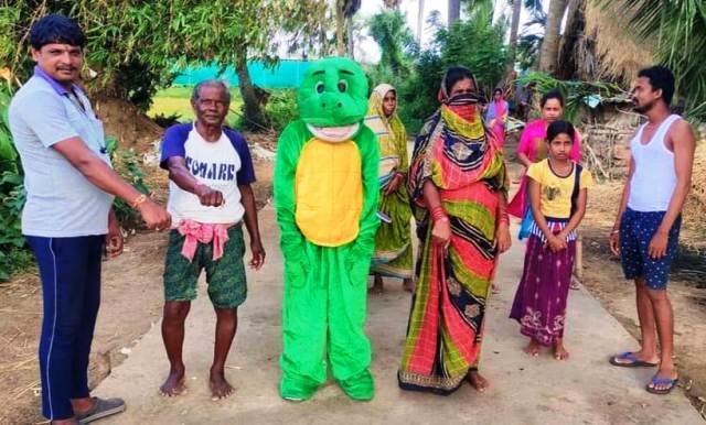 ମହିଳା ଓ ମତ୍ସ୍ୟଜିବିଙ୍କ ହାତରେ ରାକ୍ଷୀ ବାନ୍ଧି ସଚେତନ କଲା ଓଲି