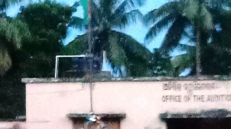 ଆର.ଆଇଙ୍କ ମନମାନୀ : ରାତିରେ ଉଡିଲା ଜାତୀୟ ପତାକା