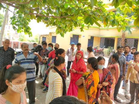 ସିବିଏସଇ ମାଟ୍ରିକ ଫଳକୁ ନେଇ ବିଦ୍ୟାଳୟ ଘେରାଉ କଲେ ଶିକ୍ଷାର୍ଥୀ ଓ ଅଭିଭାବକ