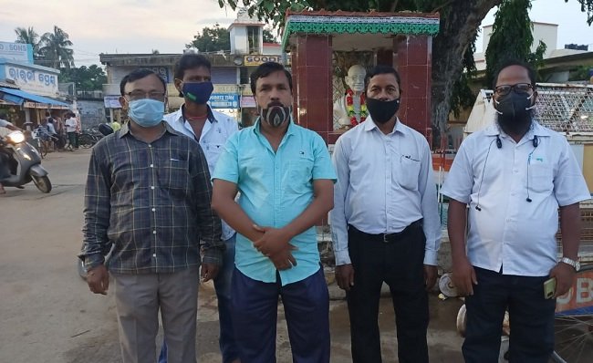 ଅଗଷ୍ଟକ୍ରାନ୍ତୀ ଦିବସରେ ମହାତ୍ମାଗାନ୍ଧୀଙ୍କ ପ୍ରତିମୂର୍ତ୍ତିରେ ପୁଷ୍ପମାଲ୍ୟ ଦେବାକୁ ଭୁଲିଗଲା ପ୍ରଶାସନ