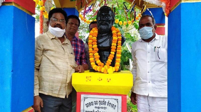 ପାରଳାଖେମୁଣ୍ଡି ବିଧାୟକଙ୍କ ଦ୍ୱାରା ଉତ୍କଳମଣି ପଣ୍ଡିତ ଗୋପବନ୍ଧୁ ଦାସଙ୍କ ପ୍ରତିମୂର୍ତ୍ତି ଉନ୍ମୋଚନ