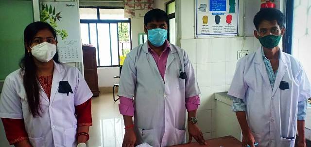 ଲାବରୋଟୋରି ଟେକ୍ନିସିଆନ ମାନଙ୍କ ୧୦ ଦଫା ଦାବି ନେଇ କଳା ବ୍ୟାଜ ପରିଧାନ