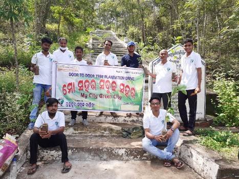 ବ୍ରହ୍ମପୁର ସବୁଜ ବାହିନୀ ଓ ଇଶାଣେଶ୍ଵର ପାଠାଗାର ତରଫରୁ ବୃକ୍ଷ ରୋପଣ