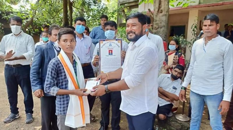 ଡେଙ୍ଗାଡି ଶ୍ୟାମସୁନ୍ଦର ଉଚ୍ଚ ବିଦ୍ୟାଳୟ ମ୍ୟାଟ୍ରିକ ଟପ୍ପର ଛାତ୍ର ଙ୍କୁ ସମ୍ବର୍ଦ୍ଧନା