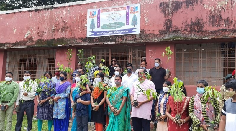 କେନ୍ଦ୍ରାପଡା କଲେଜ ମାଇଁ ଏନସିସି ଆଲୁମିନି ଆସୋସିଏସନ୍ ପକ୍ଷରୁ ବୃକ୍ଷ ରୋପଣ