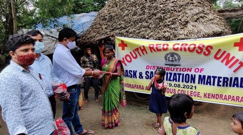 କେନ୍ଦ୍ରାପଡା କଲେଜ ଯୁବରେଡକ୍ରସ ପକ୍ଷରୁ ମାସ୍କ ଓ ସାନିଟାଇଜସେନ ସାମଗ୍ରୀ ବଣ୍ଟନ